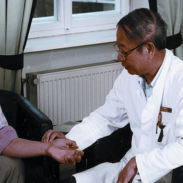 Chinesischer Arzt Puls Diagnose